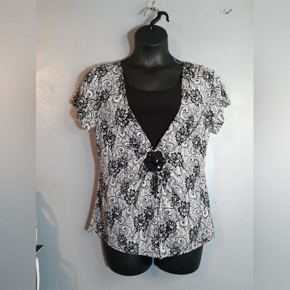 Elementz b&w floral lace blouse - Picture 1 of 6